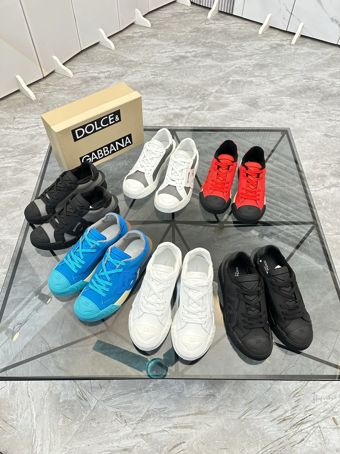 Men's shoes for sale 💰: 💰P500¥ Product trademark: DG* "Dolce & Gabbana*" low-cut casual shoes Regular size: 35-45 (can be customized to 46) Couple style Product material: imported silk leather upper, breathable lining, original outsole. Number: 803